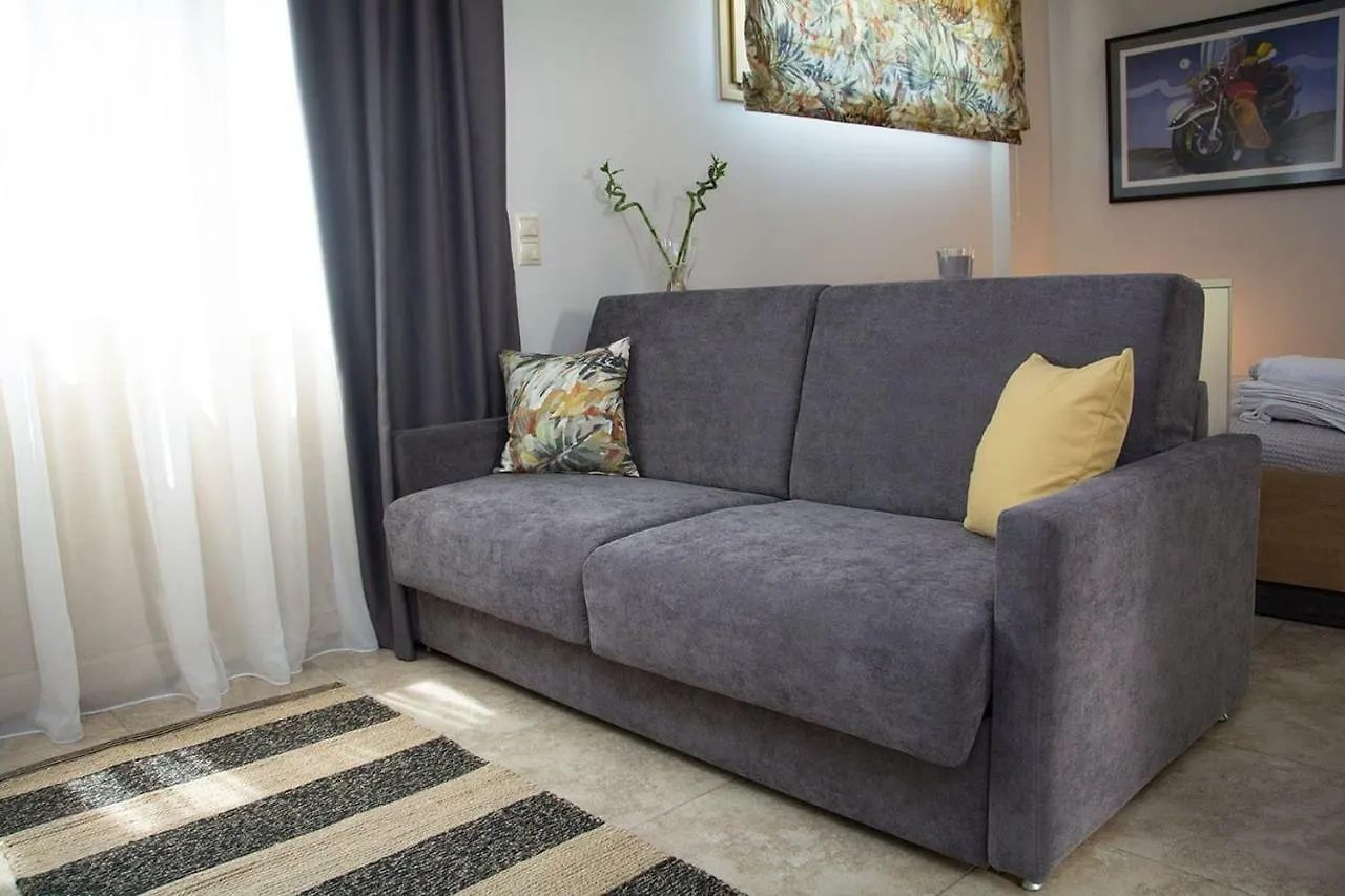 Quiet Urban Studio With Private Backyard Thessaloniki Apartment
