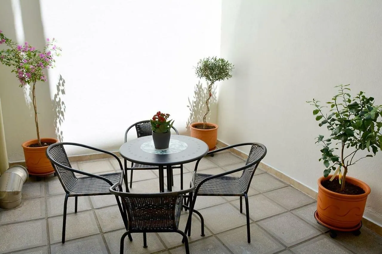 Apartment Quiet Urban Studio With Private Backyard Thessaloniki