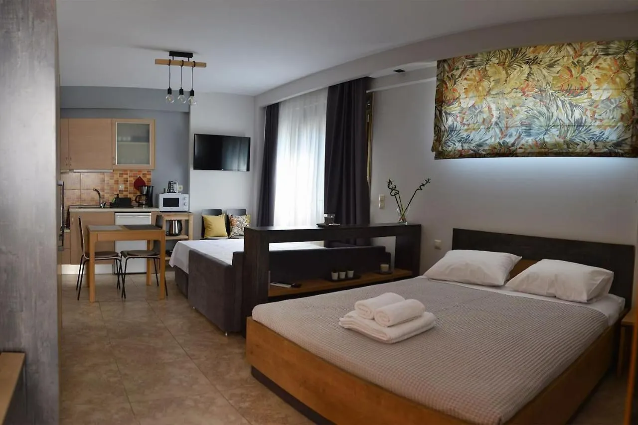 Quiet Urban Studio With Private Backyard Thessaloniki